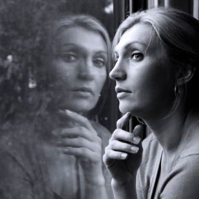 Mujer persona altamente sensible reflexiva mujer PAS reflexiva